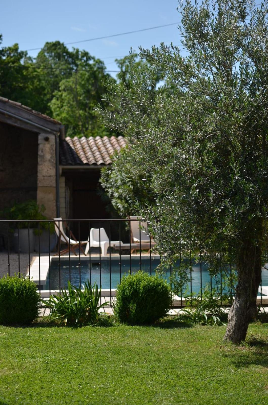 Ferme St Pierre 2 Suites Avec Repas, Piscine, Clim, Cheminee Ou Baignoire Spa Chabeuil Exteriör bild