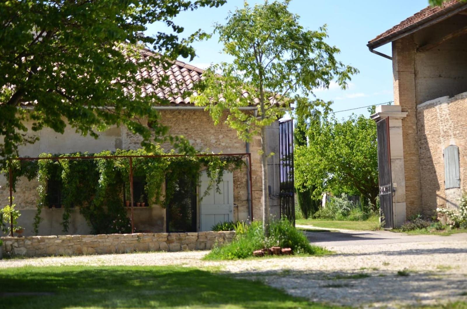 Ferme St Pierre 2 Suites Avec Repas, Piscine, Clim, Cheminee Ou Baignoire Spa Chabeuil Exteriör bild