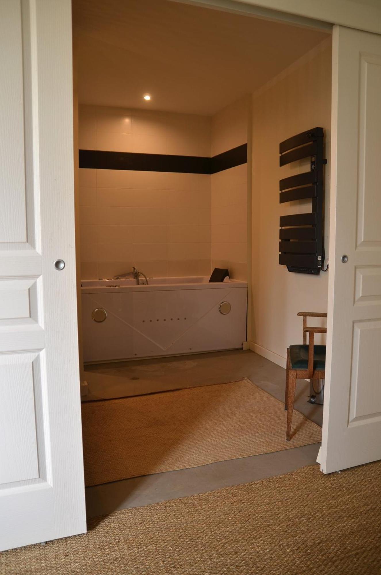 Ferme St Pierre 2 Suites Avec Repas, Piscine, Clim, Cheminee Ou Baignoire Spa Chabeuil Exteriör bild