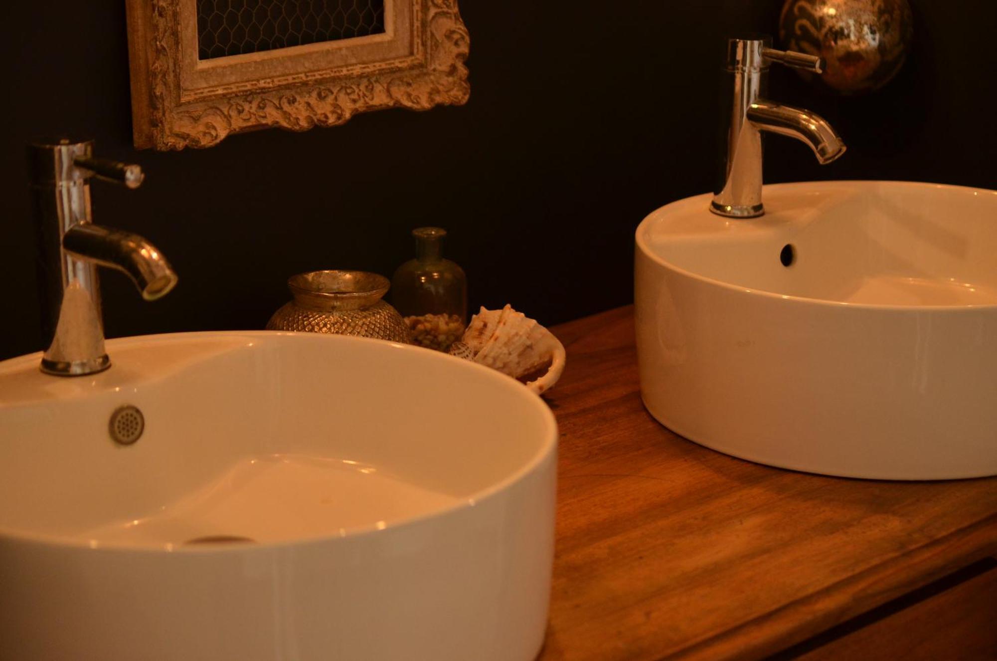Ferme St Pierre 2 Suites Avec Repas, Piscine, Clim, Cheminee Ou Baignoire Spa Chabeuil Exteriör bild
